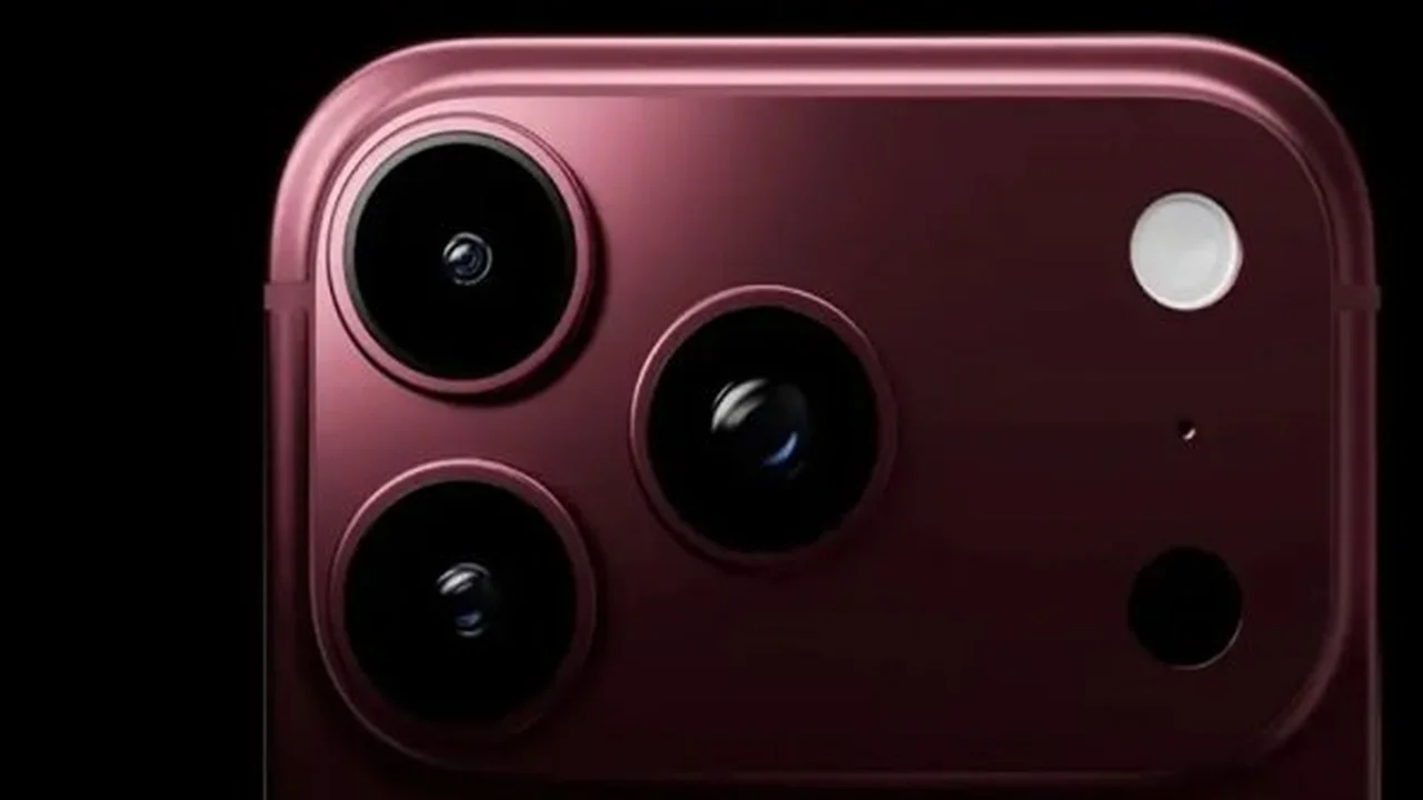 جريدة البلاد | تسريبات جديدة تُعزز طرح آيفون 18 باللون الأحمر الداكن